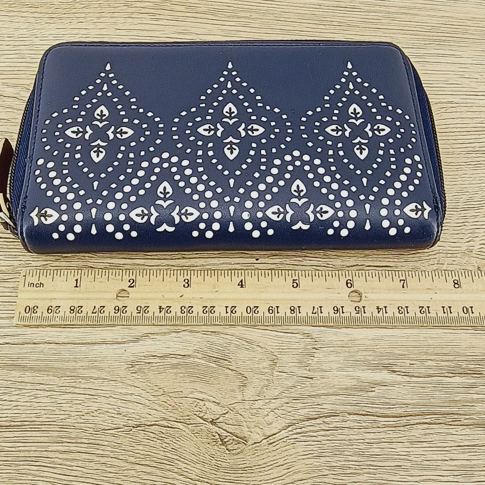 Vera Bradley Navy Blue Laser Cut Medallion Zip Around Accordion Wallet